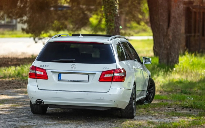 Mercedes-Benz Klasa E cena 33900 przebieg: 284000, rok produkcji 2011 z Ujazd małe 667